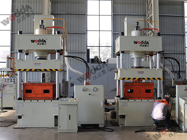 200噸(dūn)拉伸液(ye)壓機 200噸(dun)拉伸液(ye)壓機