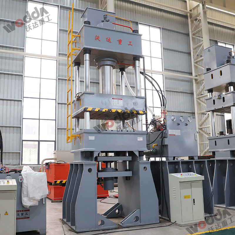 315噸四柱(zhu)拉伸液(ye)壓機 315噸(dūn)四柱拉(la)伸液壓(ya)機