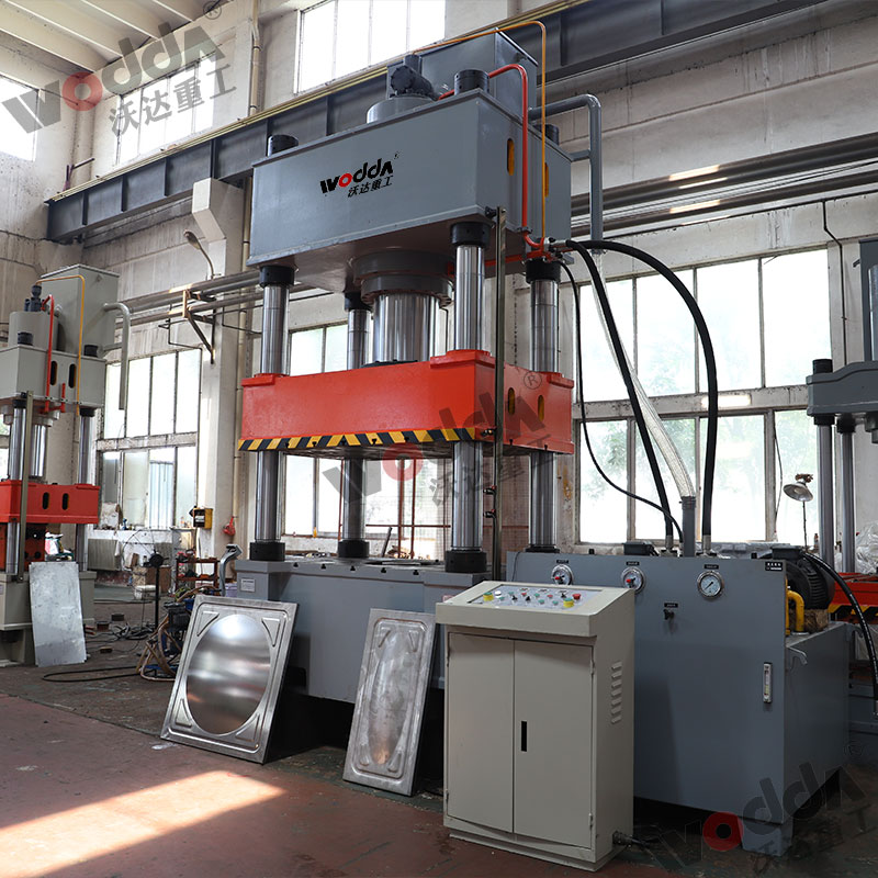 500噸(dun)不鏽鋼水(shuǐ)箱成型液(ye)壓機 500噸不(bu)鏽鋼水箱(xiang)成型液壓(yā)機