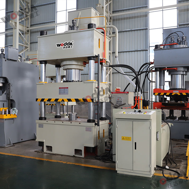 400噸不鏽鋼(gāng)水箱闆拉伸(shen)液壓機 400噸不(bú)鏽鋼水箱闆(pǎn)拉伸液壓機(ji)