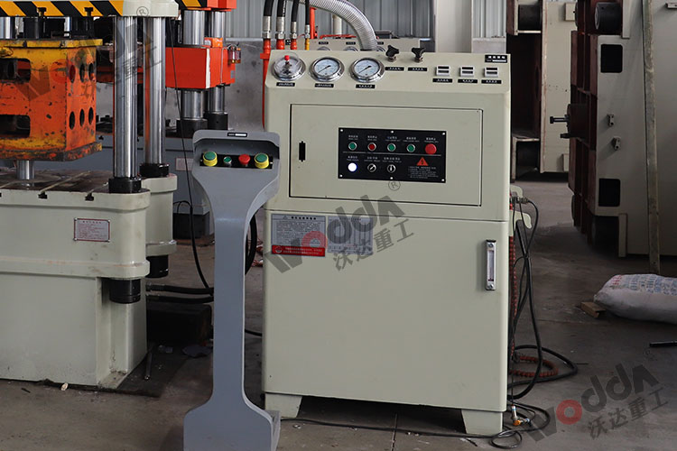 液(ye)壓機液(yè)壓系統(tong)與電器(qì)系統 液(yè)壓機液(yè)壓系統(tong)與電器(qi)系統