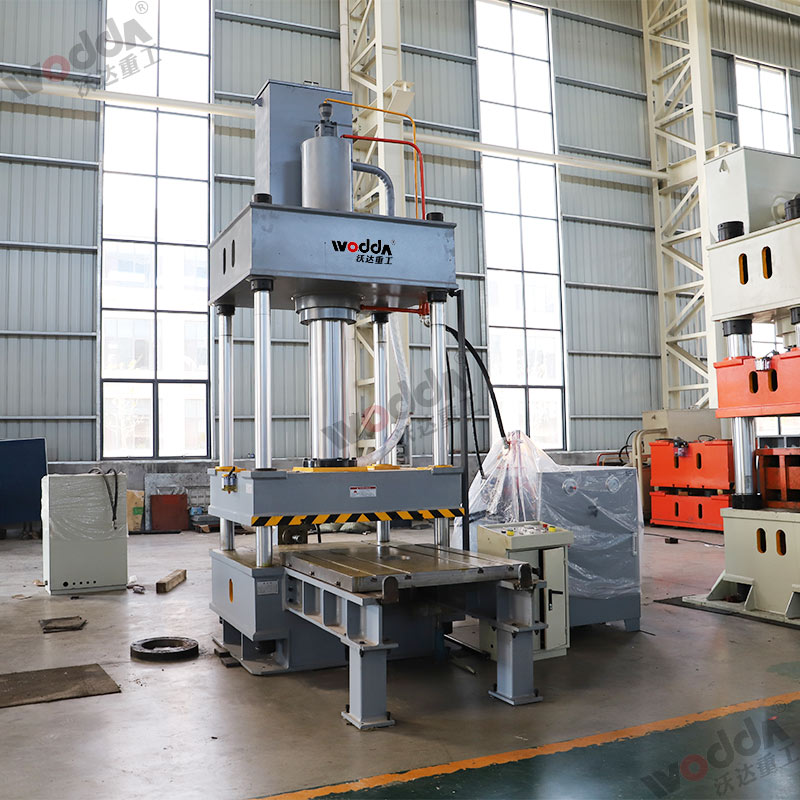 200噸四柱拉(lā)伸液壓機帶移動(dong)工作台 200噸四柱拉(lā)伸液壓機帶移動(dong)工作台