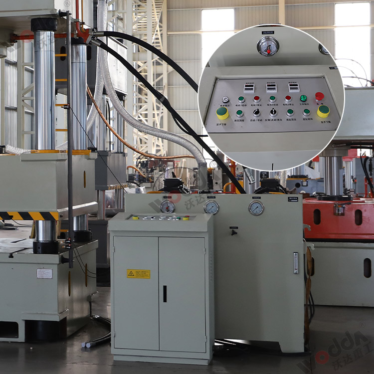 630噸四柱液壓機(ji)(電器櫃) 630噸四柱液(yè)壓機(電器櫃)