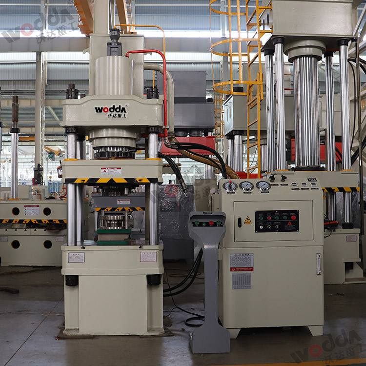 200噸下頂(dǐng)缸式拉(lā)伸液壓(yā)機整機(ji)(圖1) 200噸下(xia)頂缸式(shì)拉伸液(yè)壓機整(zheng)機(圖1)