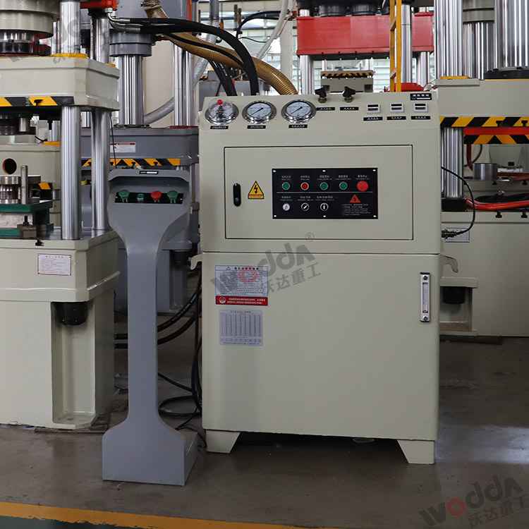 200噸四柱(zhù)液壓機(jī)(移動控(kòng)制台) 200噸(dūn)四柱液(yè)壓機(移(yi)動控制(zhi)台)