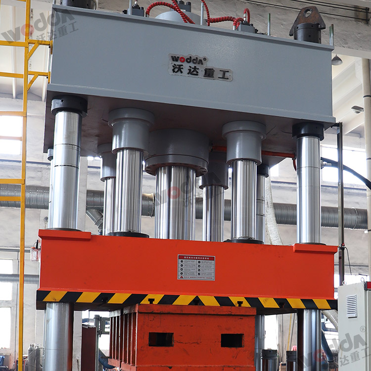 630噸封(feng)頭液壓機(主缸、壓(yā)邊缸) 630噸封頭液壓(yā)機(主缸、壓邊缸)