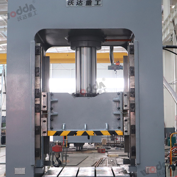 200噸框(kuàng)架液壓機(ji)(滑塊,導軌(gui)) 200噸框架液(yè)壓機(滑塊(kuài),導軌)