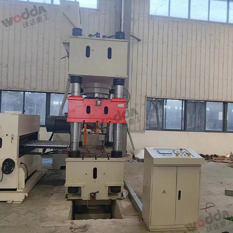 500噸液壓拉伸(shen)機客戶現場(chǎng) 500噸液壓拉伸(shēn)機客戶現場(chang)