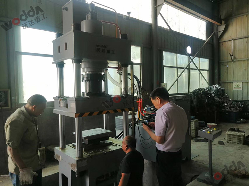 200噸(dun)不鏽鋼離心風機(ji)成型液壓機（圖2）