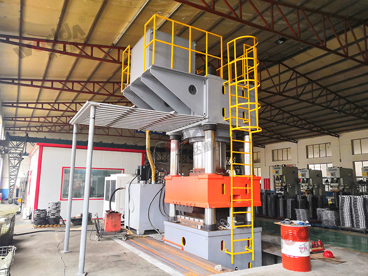 2000噸(dūn)汽車離合器外殼(ké)拉伸液壓機 2000噸汽(qi)車離合器外殼拉(lā)伸液壓機