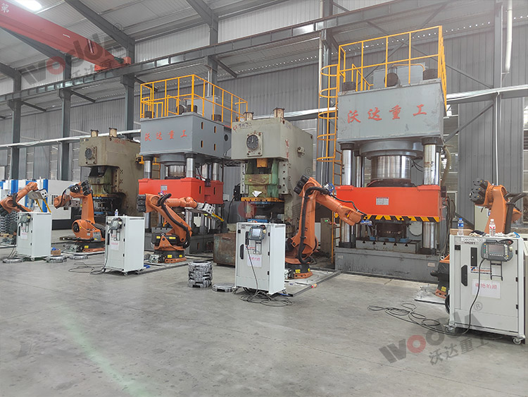 2000噸汽車(che)離合器外殼拉伸(shēn)液壓機客戶現場(chǎng) 2000噸汽車離合器外(wài)殼拉伸液壓機客(kè)戶現場