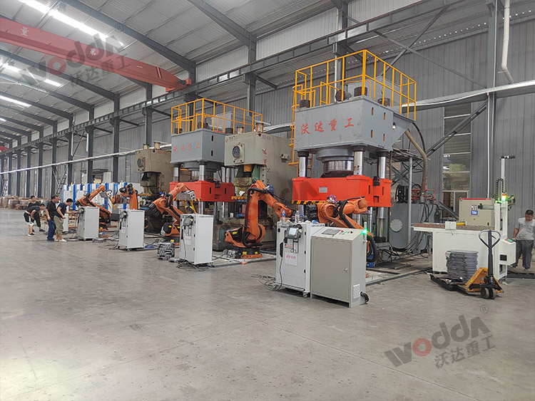 2000噸汽車離合器外(wai)殼拉伸液壓機加(jia)工現場 2000噸汽車離(lí)合器外殼拉伸液(ye)壓機加工現場