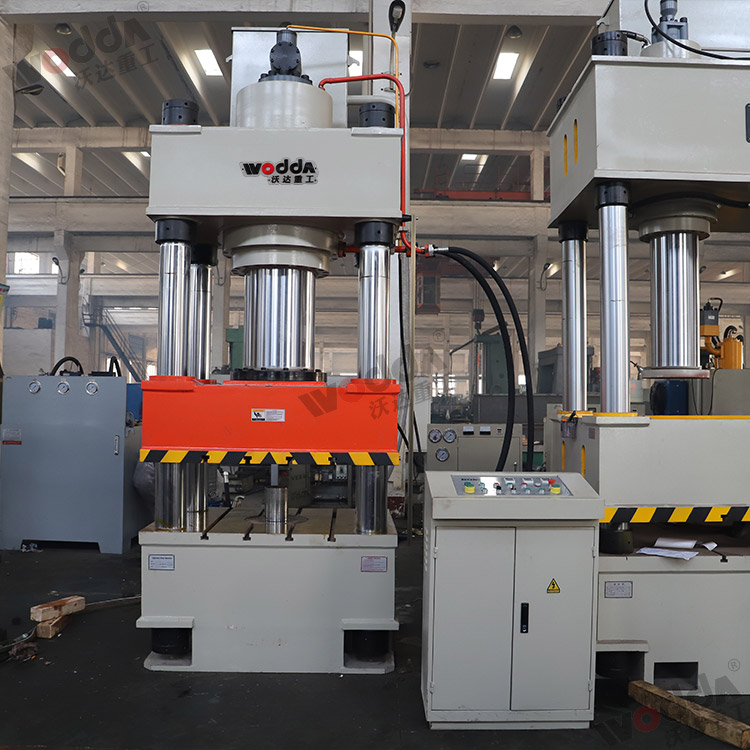 500噸動力電池電(dian)芯鋁殼拉伸液壓(yā)機(圖1) 500噸動力電池(chi)電芯鋁殼拉伸液(yè)壓機(圖1)