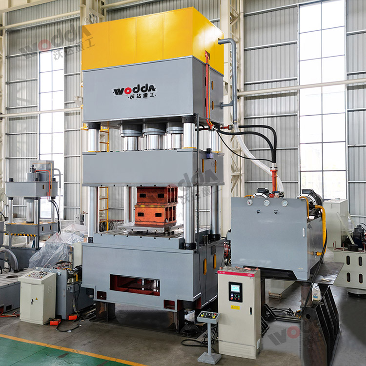 1500噸三梁四(si)柱液壓機 1500噸三梁(liang)四柱液壓機