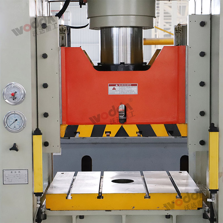 200噸框(kuang)架式液(ye)壓機(活(huo)塞與工(gong)作台) 200噸(dun)框架式(shì)液壓機(ji)(活塞與(yǔ)工作台(tái))