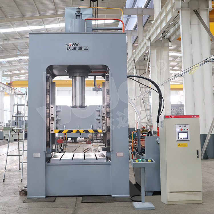 250噸框(kuang)架式拉(lā)伸液壓(ya)機(圖1).jpg 250噸(dun)框架式(shi)拉伸液(ye)壓機(圖(tú)1).jpg