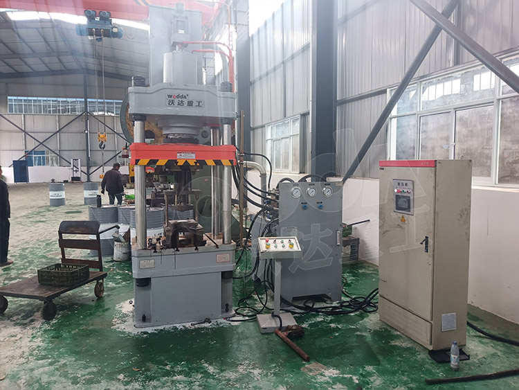 200噸封(fēng)頭拉伸液(ye)壓機(圖3) 200噸(dun)封頭拉伸(shen)液壓機(圖(tú)3)