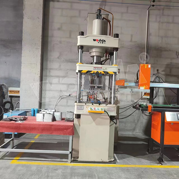 100噸(dūn)不鏽鋼廚(chu)具拉伸液(ye)壓機 100噸不(bu)鏽鋼廚具(jù)拉伸液壓(ya)機