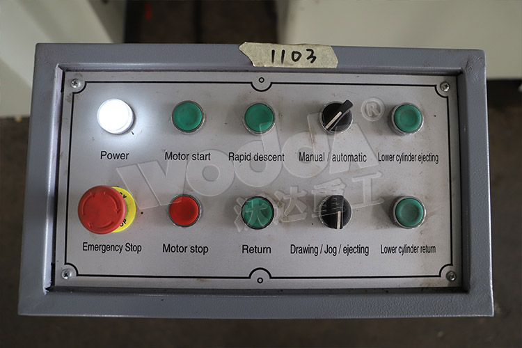 150噸(dūn)拉伸機(控制台) 150噸(dun)拉伸機(控制台)