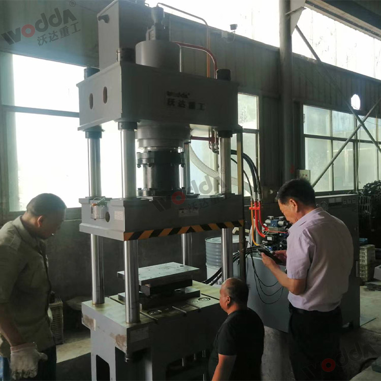 200噸(dūn)不鏽鋼離(li)心風機拉(lā)伸成型液(ye)壓機 200噸不(bu)鏽鋼離心(xin)風機拉伸(shen)成型液壓(yā)機