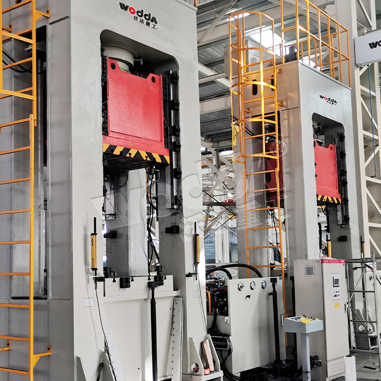 630噸框架液壓(yā)機(兩台) 630噸框架(jià)液壓機(兩台)