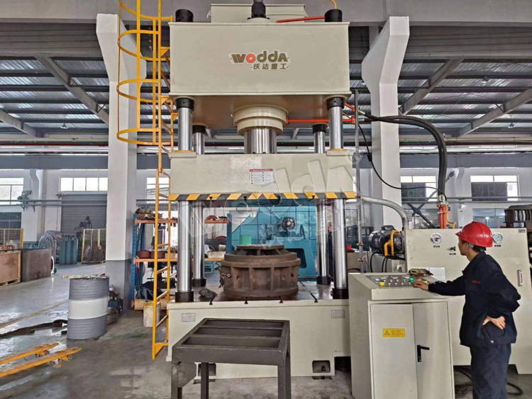 315噸汽車(chē)輪毂拉伸(shen)成型液壓(yā)機 315噸汽車(chē)輪毂拉伸(shen)成型液壓(yā)機