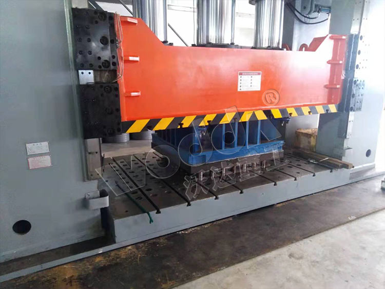 1000噸框架式(shì)液壓機拉(lā)伸金屬薄(bao)闆 1000噸框架(jià)式液壓機(ji)拉伸金屬(shǔ)薄闆