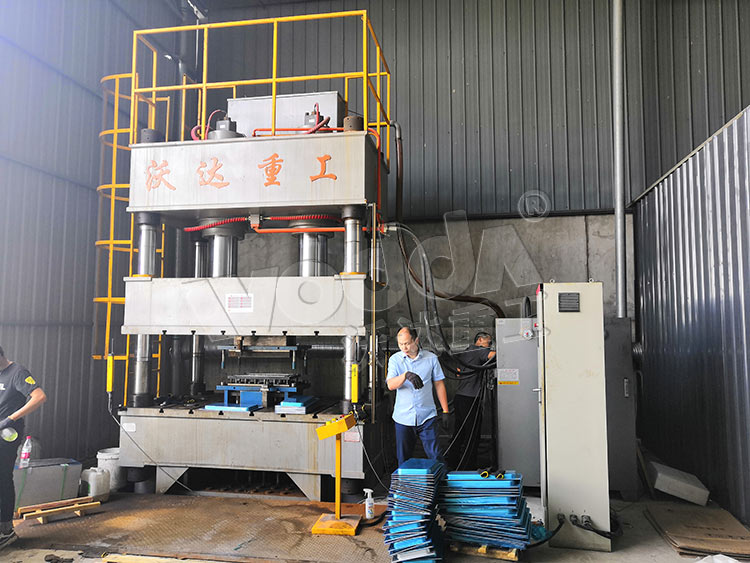 500噸不(bú)鏽鋼托(tuō)盤拉伸(shēn)成型液(yè)壓機 500噸(dūn)不鏽鋼(gāng)托盤拉(lā)伸成型(xing)液壓機(jī)