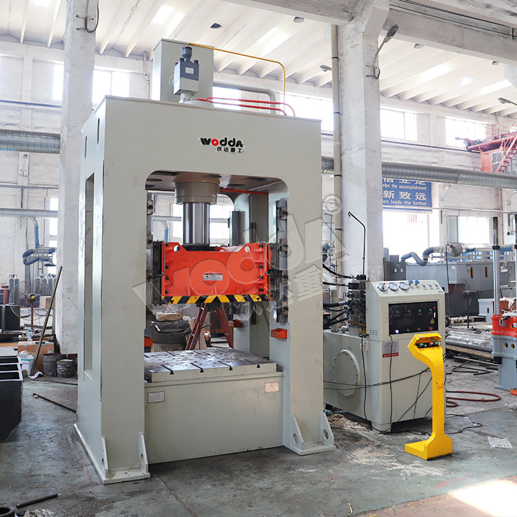 200噸框(kuang)架式薄闆拉(la)伸液壓機現(xiàn)貨 200噸框架式(shi)薄闆拉伸液(ye)壓機現貨