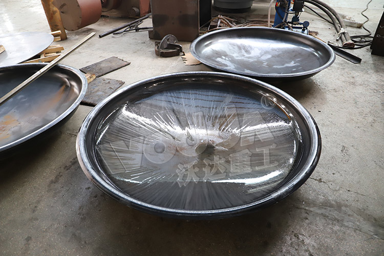 大(da)型封頭 大型封(feng)頭