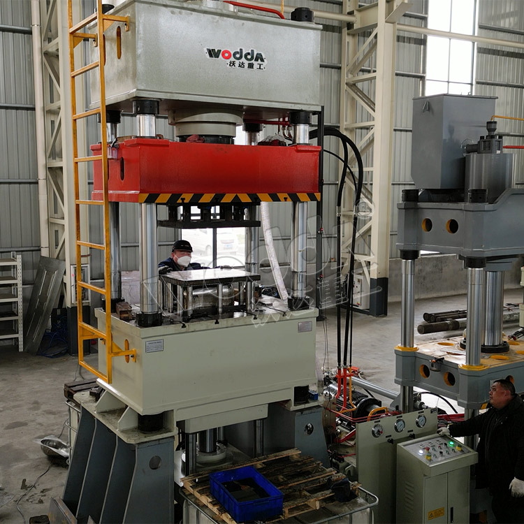 315噸(dūn)不鏽鋼(gāng)蹲便器(qì)拉伸液(yè)壓機 315噸(dūn)不鏽鋼(gang)蹲便器(qì)拉伸液(yè)壓機