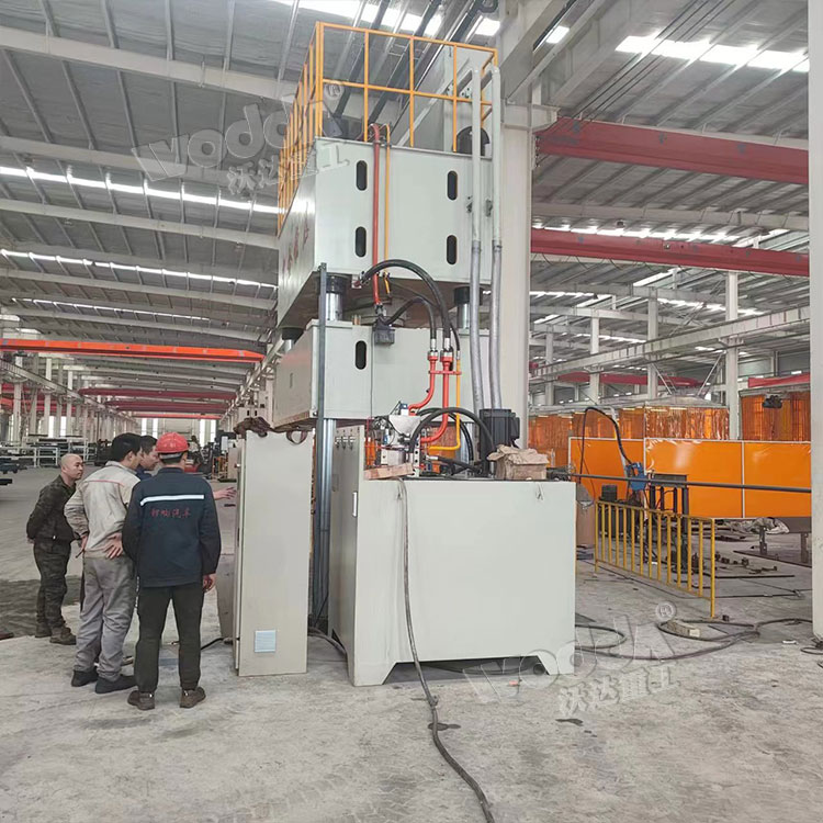 1000噸汽車配(pèi)件拉伸液壓(yā)機客戶現場(chang) 1000噸汽車配件(jiàn)拉伸液壓機(ji)客戶現場