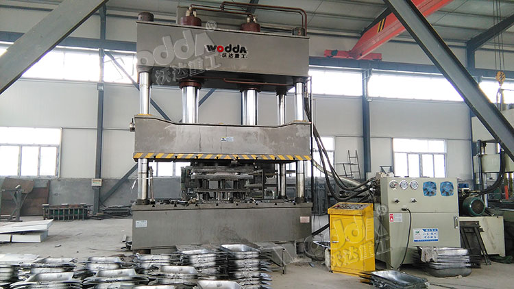 不鏽鋼(gang)水槽拉伸液(yè)壓機 不鏽鋼(gāng)水槽拉伸液(ye)壓機