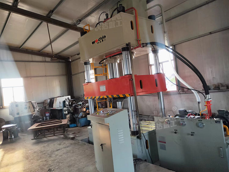 400噸(dūn)金屬制品成(chéng)型液壓機 400噸(dun)金屬制品成(cheng)型液壓機