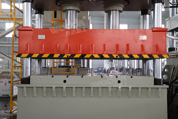 400噸四(si)柱拉伸液(ye)壓機細節(jie)圖 400噸四柱(zhu)拉伸液壓(ya)機細節圖(tu)