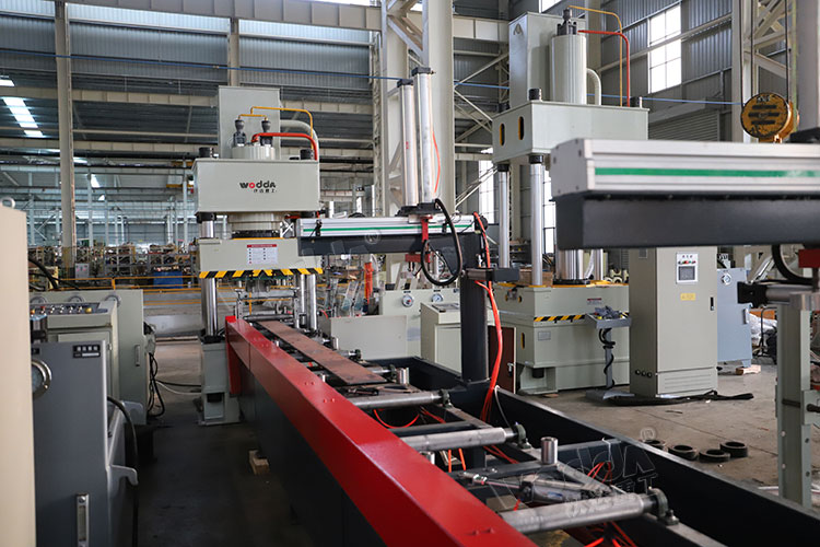 250噸錨杆托(tuō)盤液壓機生(shēng)産線 250噸錨杆(gan)托盤液壓機(jī)生産線