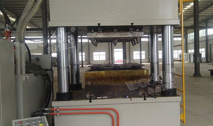 九(jiǔ)腳塑料托盤模具(jù) 九腳塑料托盤模(mo)具