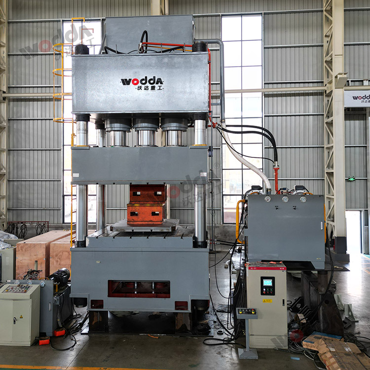 1500噸四(sì)柱拉伸液壓(ya)機 1500噸四柱拉(lā)伸液壓機