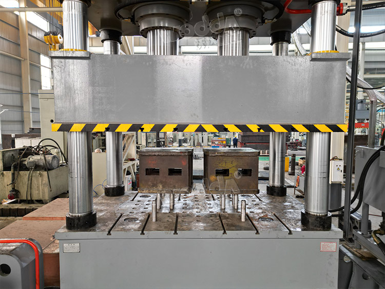 630噸(dun)拉伸機(ji)帶液壓(yā)墊 630噸拉(lā)伸機帶(dài)液壓墊(nian)