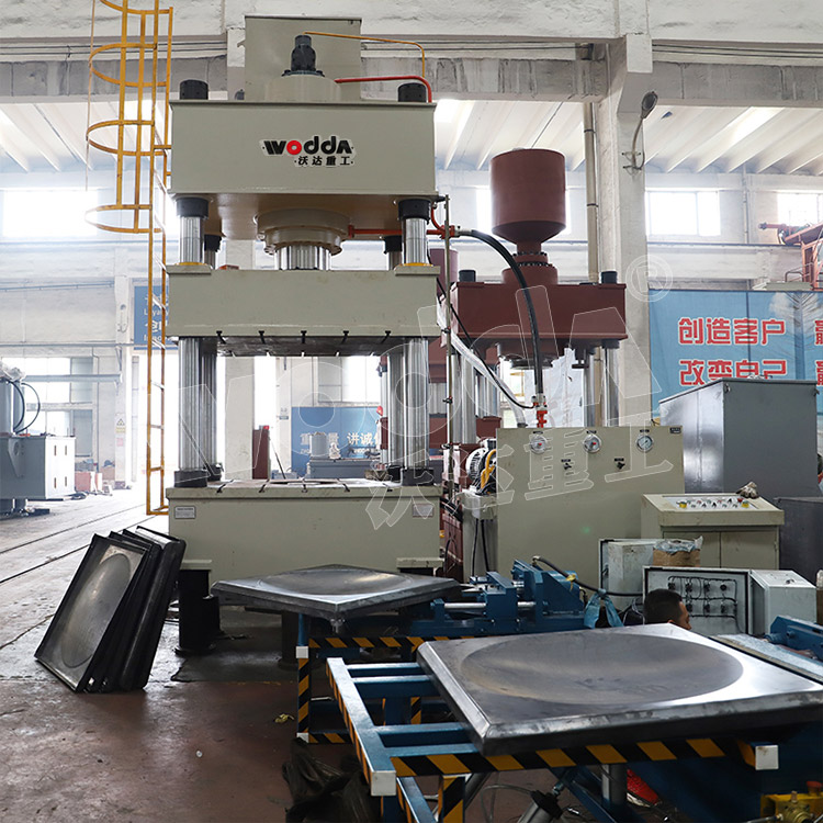 500噸不鏽鋼水箱(xiang)液壓機 500噸不鏽鋼(gāng)水箱液壓機