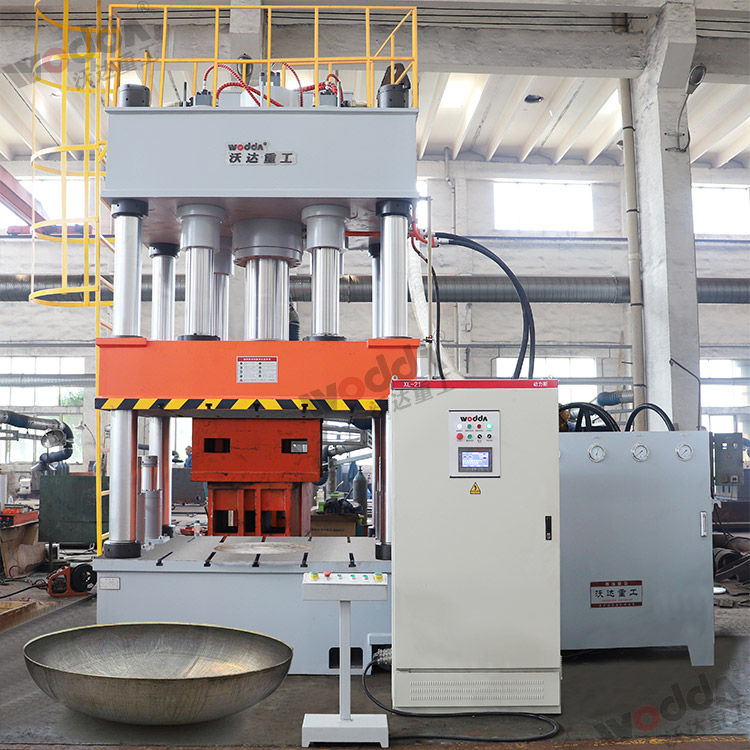 630噸封頭液壓機 630噸(dūn)封頭液壓機