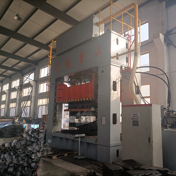 1000噸(dun)框架式(shi)液壓機(ji) 1000噸框架(jia)式液壓(ya)機