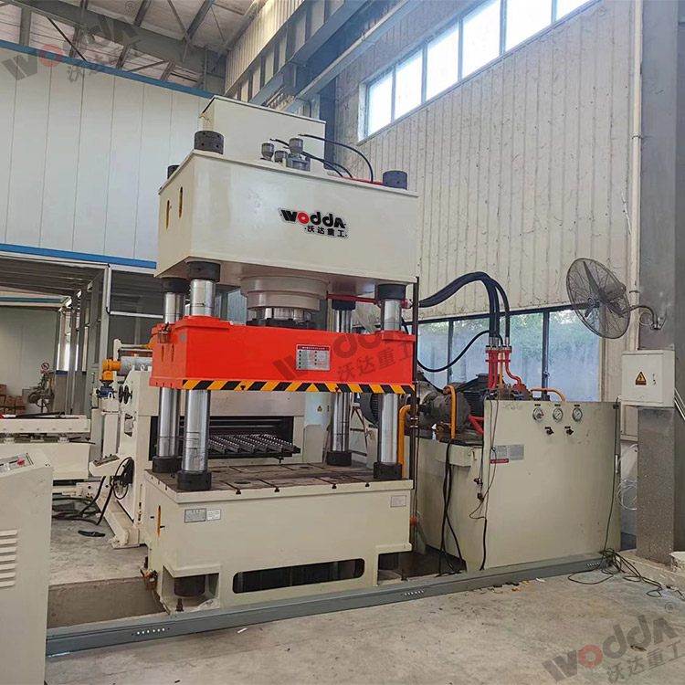 500噸液壓拉伸(shēn)機客戶現場(chang)1 500噸液壓拉伸(shen)機客戶現場(chang)1