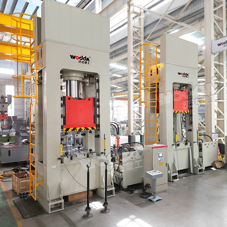 630噸(dun)框架式(shi)薄闆拉(lā)伸液壓(yā)機帶夾(jiá)模器 630噸(dun)框架式(shi)薄闆拉(la)伸液壓(ya)機帶夾(jiá)模器