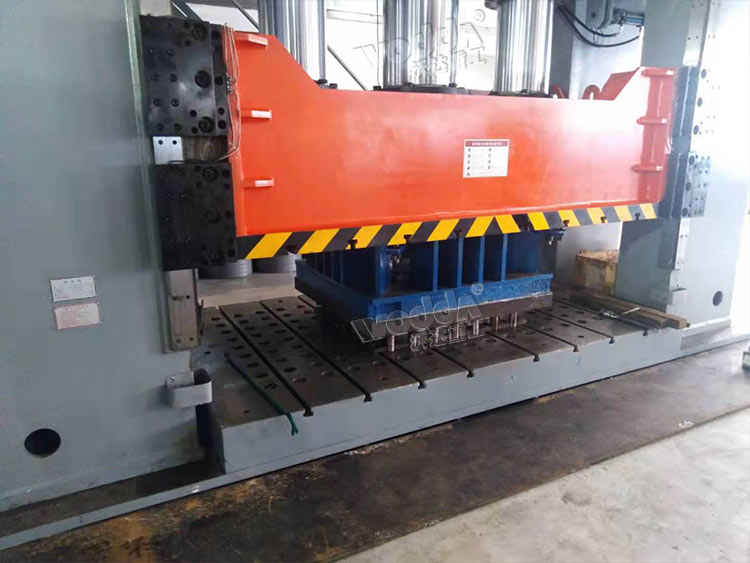 1000噸框架式(shì)液壓機工作台(tái) 1000噸框架式液壓(yā)機工作台