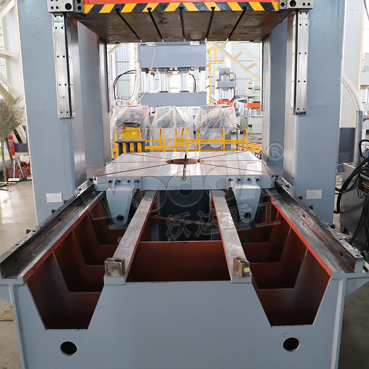 315噸(dūn)框架式液壓機(jī)帶前後移動工(gōng)作台 315噸框架式(shi)液壓機帶前後(hou)移動工作台