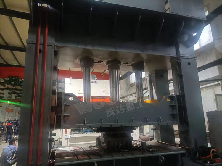 630噸(dun)帶液壓墊框架式(shì)液壓機 630噸帶液壓(ya)墊框架式液壓機(ji)