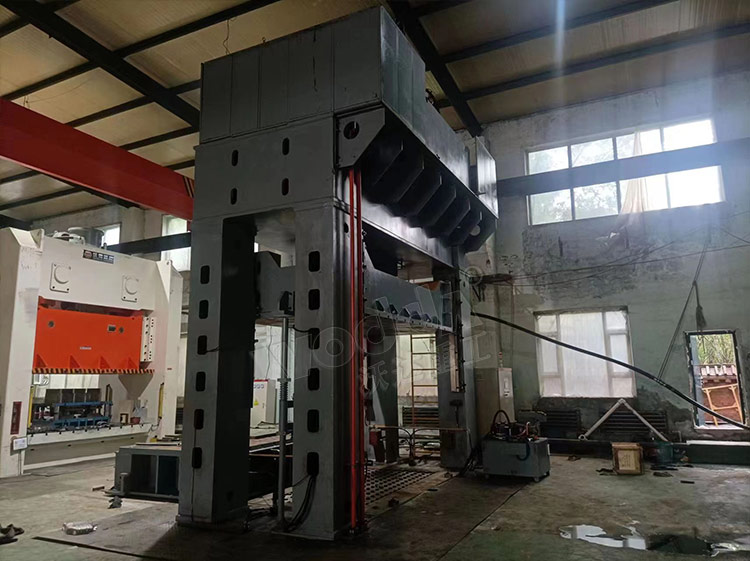 630噸框架式拉伸液(yè)壓機 630噸框架式拉(lā)伸液壓機