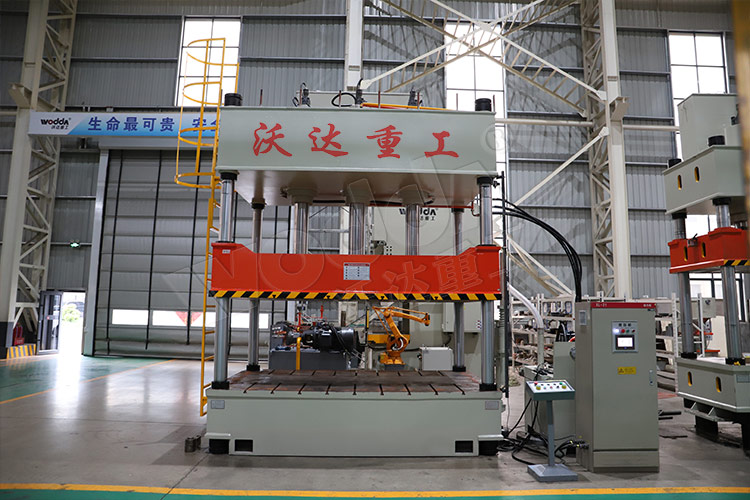 315噸汽車(chē)内飾件液壓機 315噸(dūn)汽車内飾件液壓(ya)機