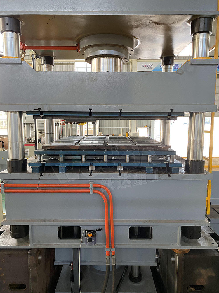 400噸拉(la)伸機(工作(zuò)台及液壓(ya)墊) 400噸拉伸(shēn)機(工作台(tai)及液壓墊(niàn))